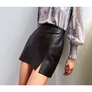 Wilfred Aritzia Patio Faux Leather Mini Skirt Women’s 8 Black Night Out‎ Sexy